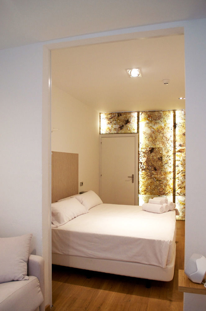 Cosmopolitan Boutique Rambla Hotel Barcelona Ngoại thất bức ảnh