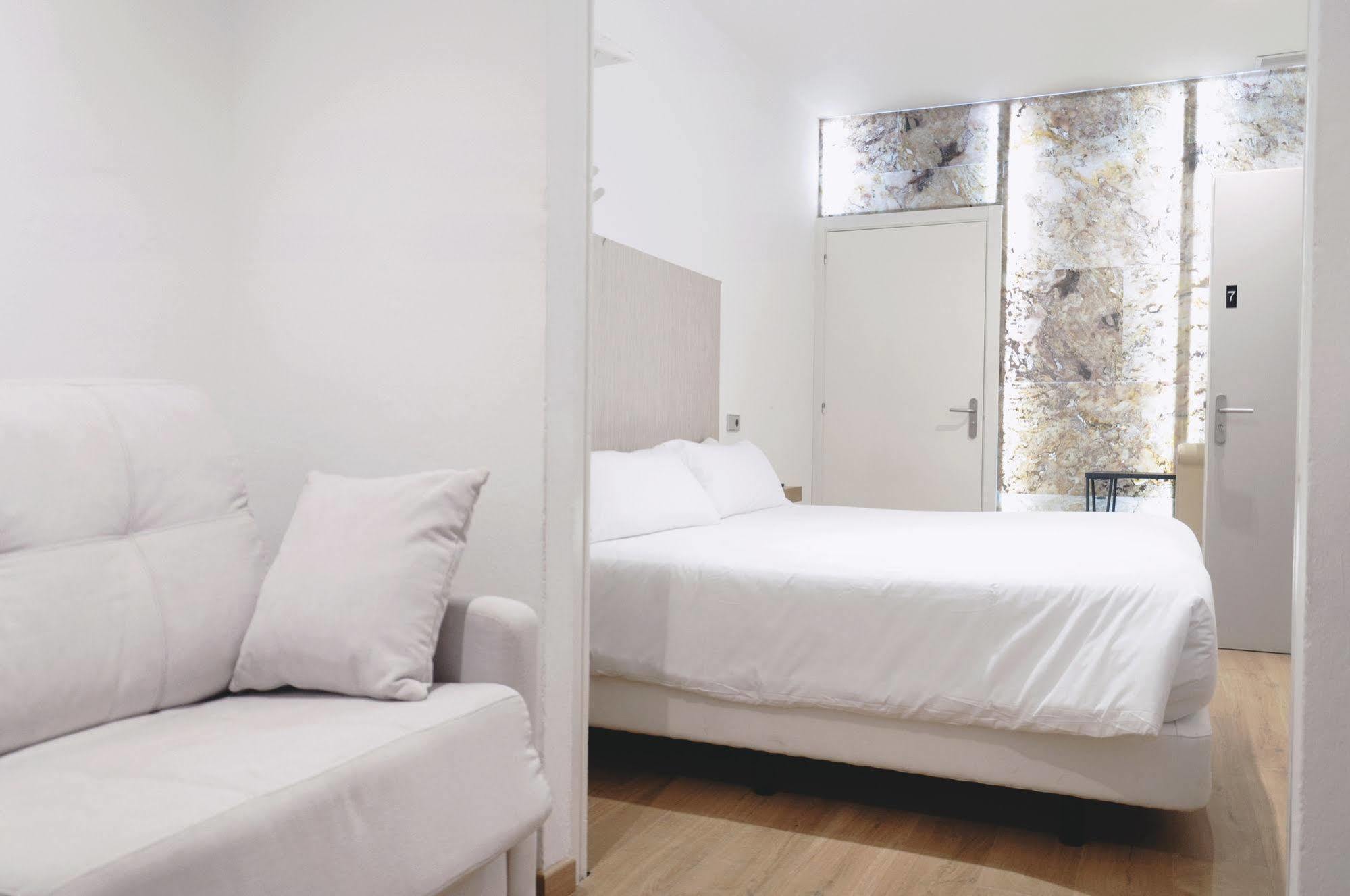 Cosmopolitan Boutique Rambla Hotel Barcelona Ngoại thất bức ảnh