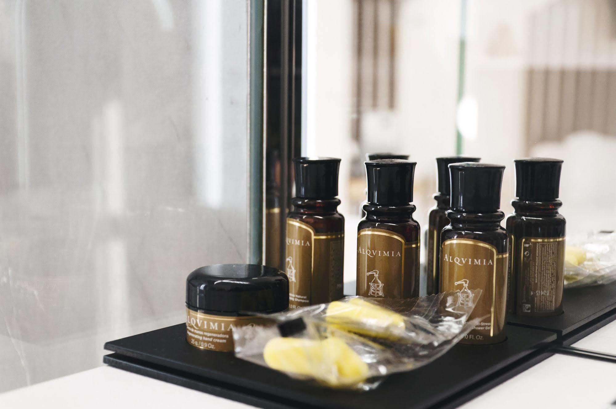 Cosmopolitan Boutique Rambla Hotel Barcelona Ngoại thất bức ảnh